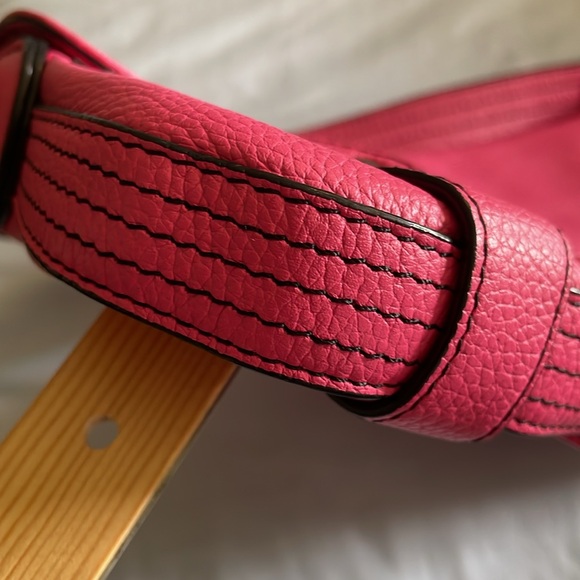 Danier Leather Shoulder Bag Bubblegum Pink - Picture 4 of 8